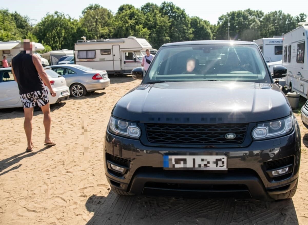 У Польщі п’яний українець-водій пошкодив 10 авто на парковці пляжу
