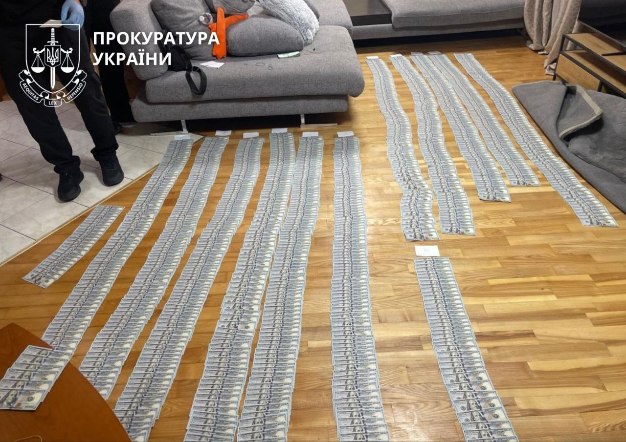 Хабар у $12 тисяч та імпланти в здоровий хребет заради "непридатності": у Дніпрі правоохоронці викрили медпрацівницю Хабар у $12 тисяч та імпланти в здоровий хребет заради "непридатності": у Дніпрі правоохоронці викрили медпрацівницю
