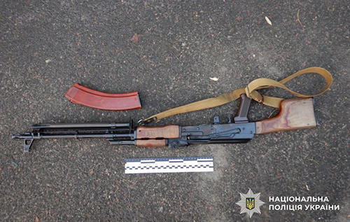 В Очакові затримали військового, якого підозрюють в убивстві колеги по службі В Очакові затримали військового, якого підозрюють в убивстві колеги по службі