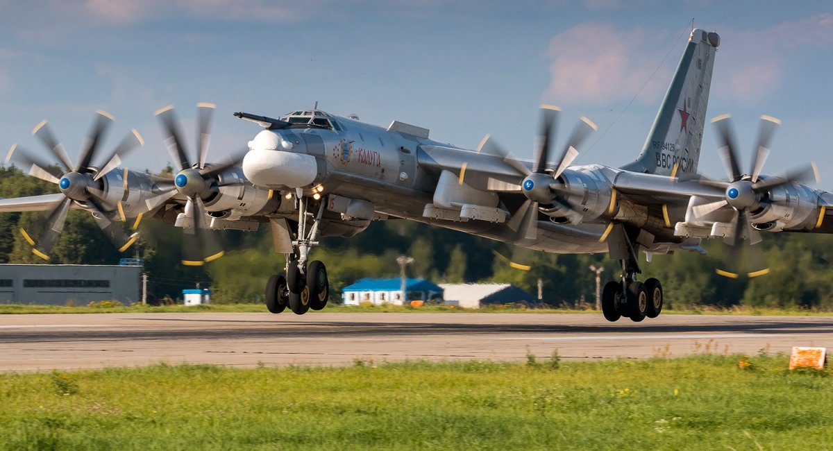 Скільки росіян залишилося літаків Ту-95 після нічної атаки СБУ на Енгельс — аналіз Defense Express