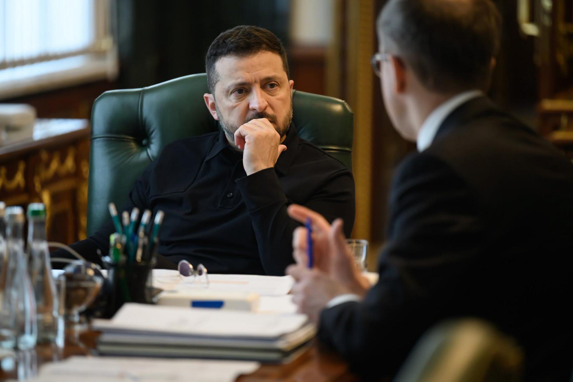 "Будуть оновлені системи оповіщення про наявну загрозу. Люди мають розуміти абсолютно чітко, на що саме і як саме треба реагувати", - Зеленський "Будуть оновлені системи оповіщення про наявну загрозу. Люди мають розуміти абсолютно чітко, на що саме і як саме треба реагувати", - Зеленський