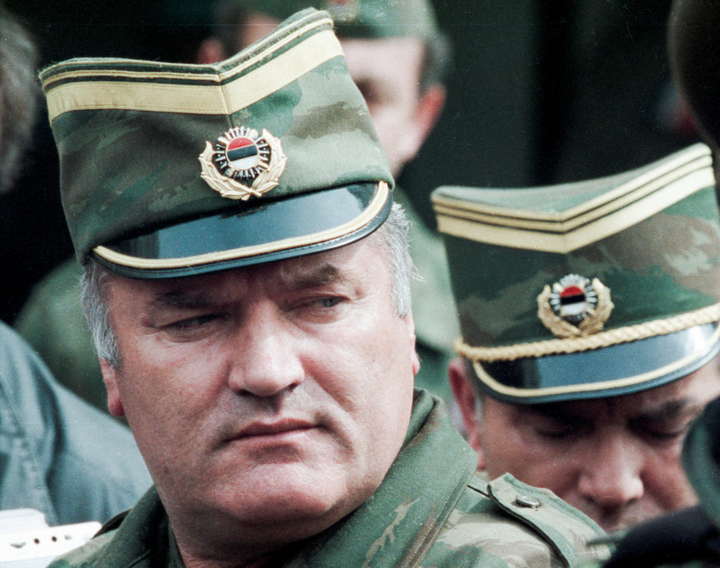 Влаштують масштабний державний похорон: тіло воєнного злочинця Младича доправили до Сербії урядовим літаком