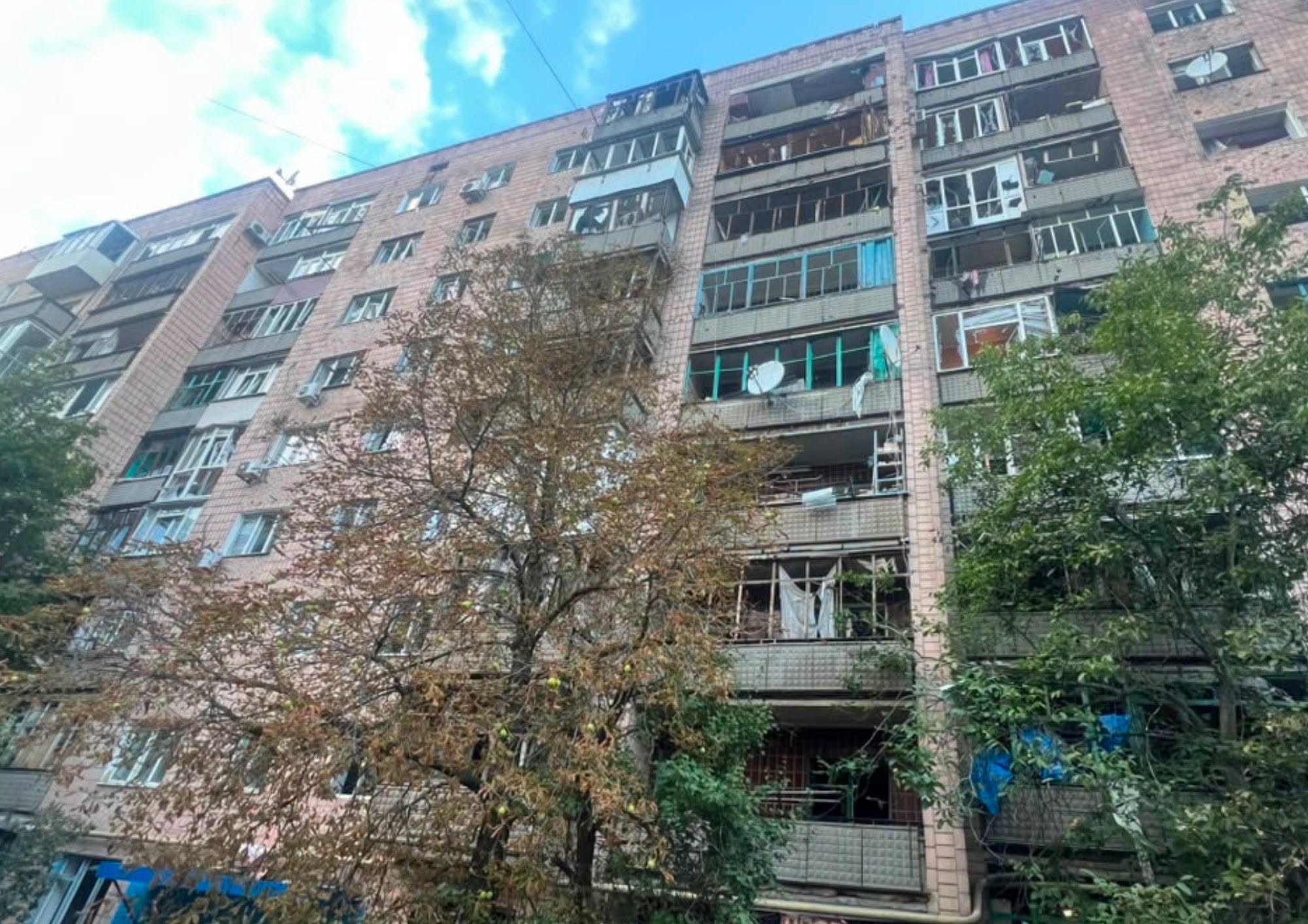 Війська РФ завдали авіаудару по Краматорську: двоє людей загинули, четверо отримали поранення Війська РФ завдали авіаудару по Краматорську: двоє людей загинули, четверо отримали поранення
