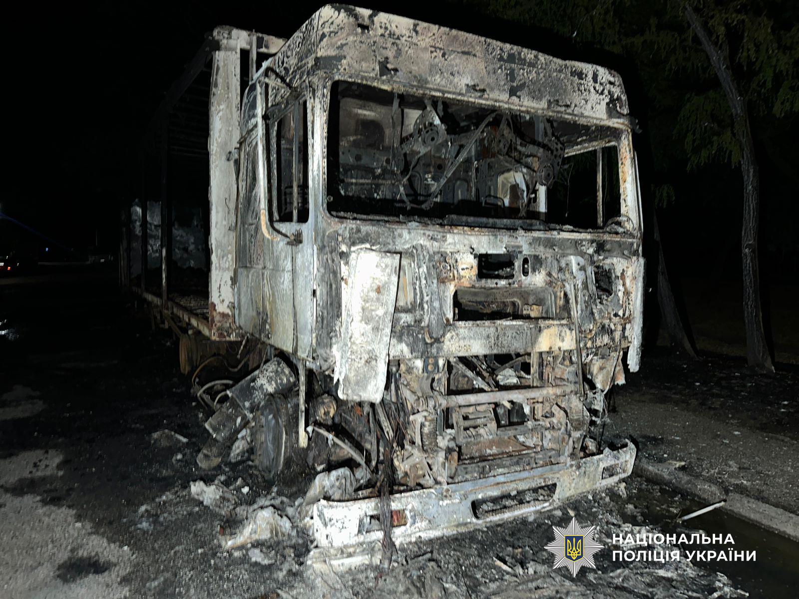 Одеситка підпалила дві вантажівки на замовлення. ФОТО. ВІДЕО