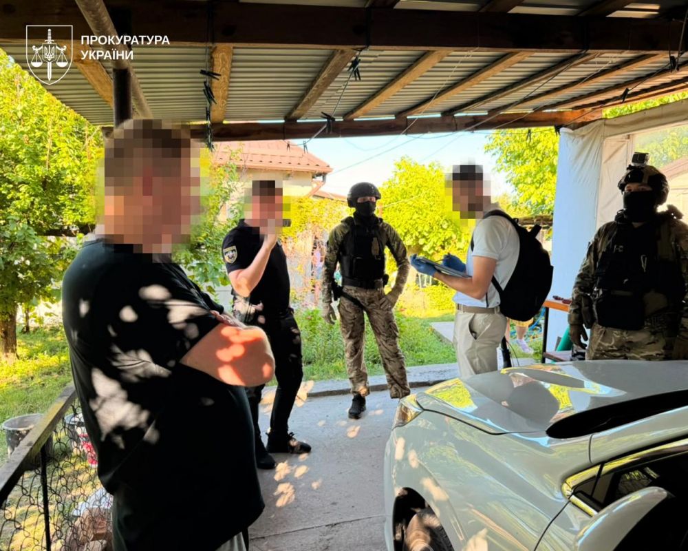 У Дніпрі у волонтера відібрали гроші, призначені для ЗСУ: трьом чоловікам повідомлено про підозру У Дніпрі у волонтера відібрали гроші, призначені для ЗСУ: трьом чоловікам повідомлено про підозру