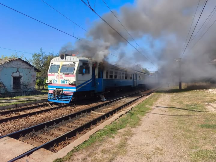 Росіяни атакували приміський поїзд на Харківщині: є загиблий та поранені