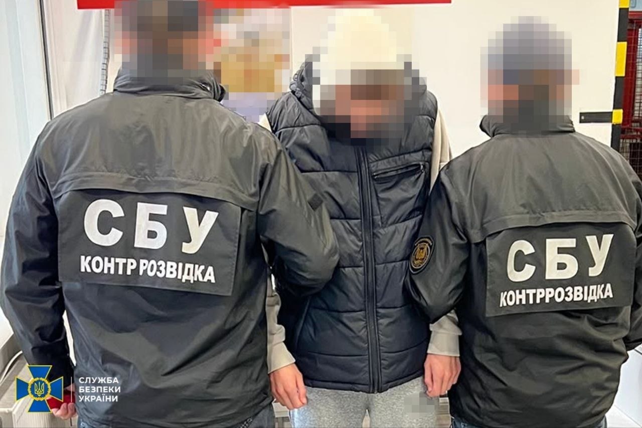 СБУ викрила у Львові двох поплічників РФ, які зареєстрували для рашистів 14 терміналів "Старлінк" СБУ викрила у Львові двох поплічників РФ, які зареєстрували для рашистів 14 терміналів "Старлінк"