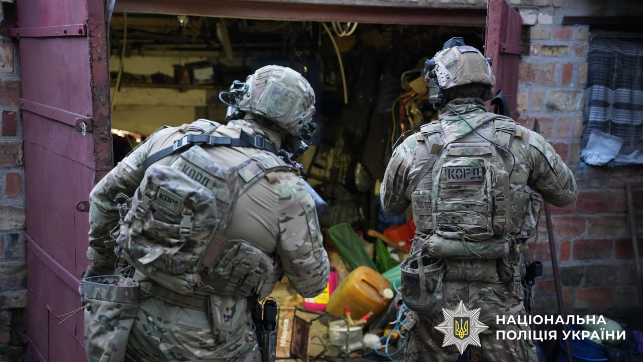Понад тонна канабісу та майже 57 тисяч кущів конопель: Нацполіція підбила підсумки двох етапів спецоперації "Джентльмени". ФОТО. ВІДЕО Понад тонна канабісу та майже 57 тисяч кущів конопель: Нацполіція підбила підсумки двох етапів спецоперації "Джентльмени". ФОТО. ВІДЕО