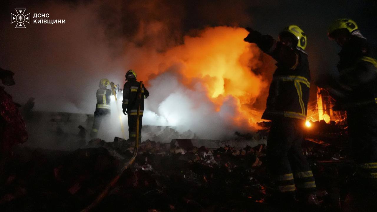Російські війська вночі завдали ударів по трьох районах Київщини. ФОТО Російські війська вночі завдали ударів по трьох районах Київщини. ФОТО