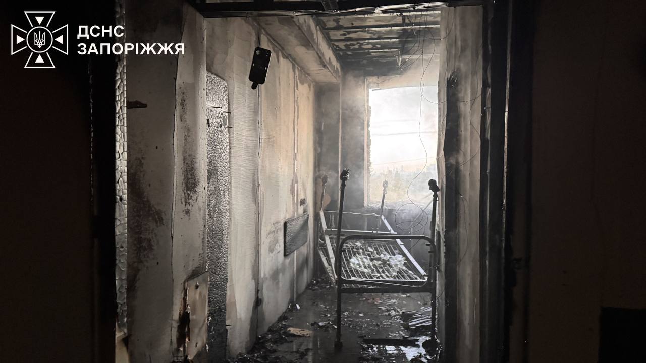 Росіяни вдарили по Запоріжжю: пошкоджено лікарню, двоє людей постраждали. ФОТО Росіяни вдарили по Запоріжжю: пошкоджено лікарню, двоє людей постраждали. ФОТО