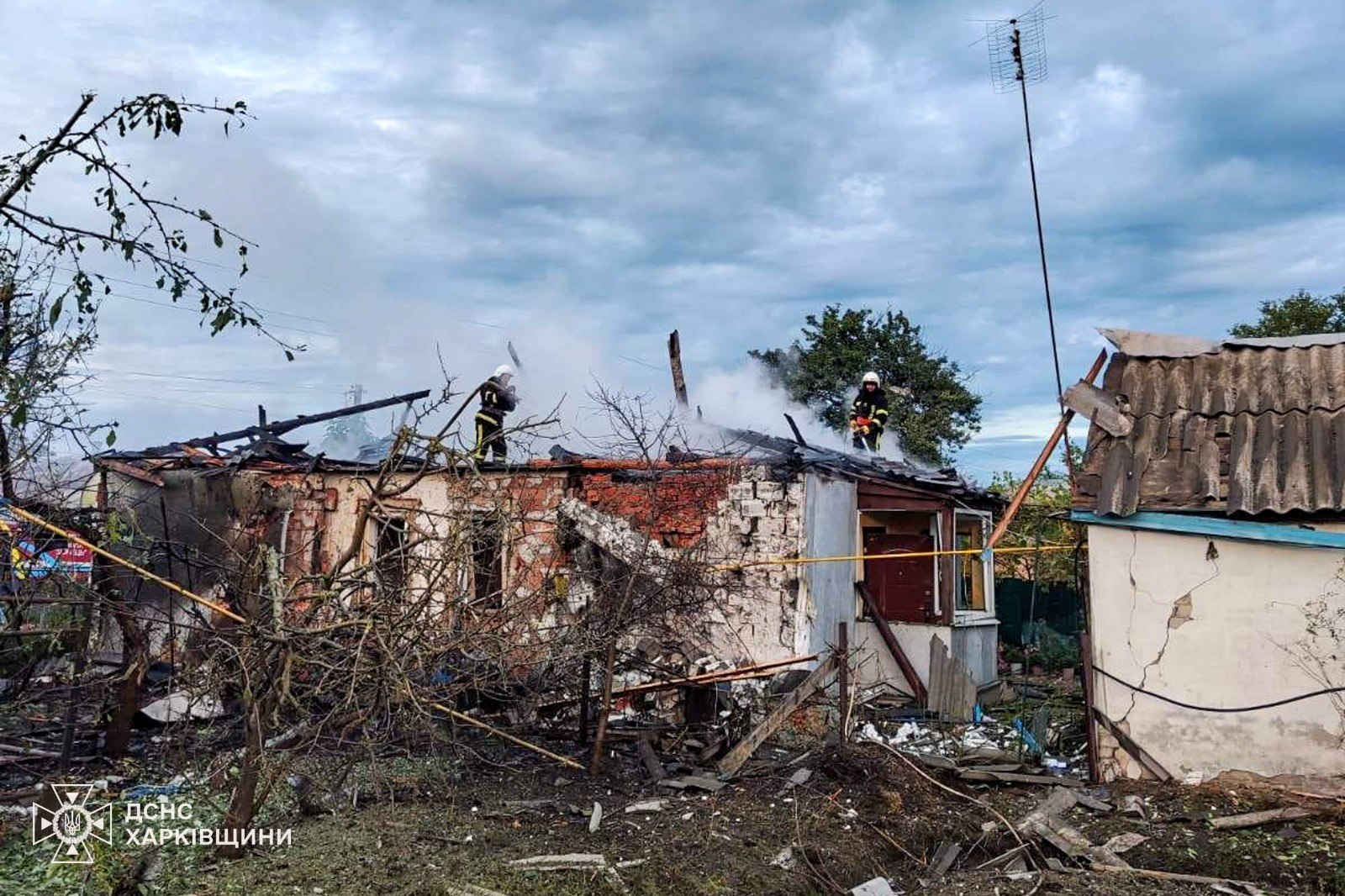 Внаслідок ударів росіян по Ізюмщині виникли пожежі, є постраждалі, — ДСНС. ФОТО Внаслідок ударів росіян по Ізюмщині виникли пожежі, є постраждалі, — ДСНС. ФОТО