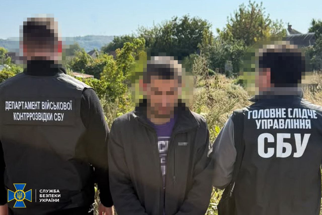 СБУ затримала "крота" у лавах ЗСУ, який "зливав" ворогу бойові позиції свого підрозділу на Донеччині СБУ затримала "крота" у лавах ЗСУ, який "зливав" ворогу бойові позиції свого підрозділу на Донеччині