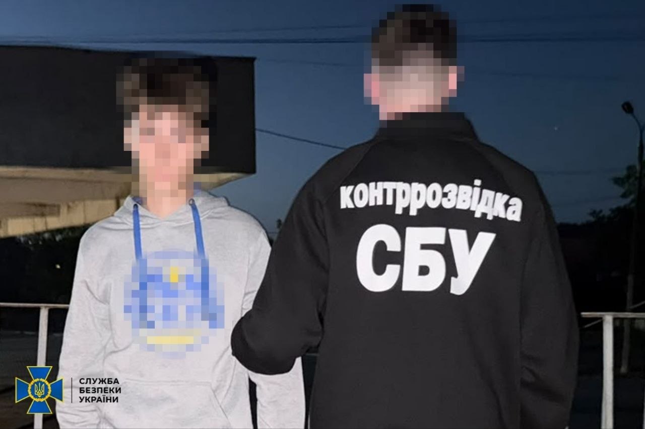 СБУ викрила неповнолітнього, який на замовлення РФ виготовив саморобну бомбу для теракту у Хмельницькому