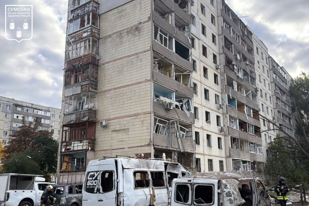 Авіаудар по Сумах 4 жовтня: п’ять КАБів пошкодили багатоповерхівки, є важкопоранені Авіаудар по Сумах 4 жовтня: п’ять КАБів пошкодили багатоповерхівки, є важкопоранені