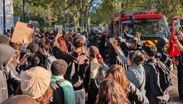 У Франції розпочалася нова хвиля протестів ліцеїстів: до акцій долучилися батьки У Франції розпочалася нова хвиля протестів ліцеїстів: до акцій долучилися батьки