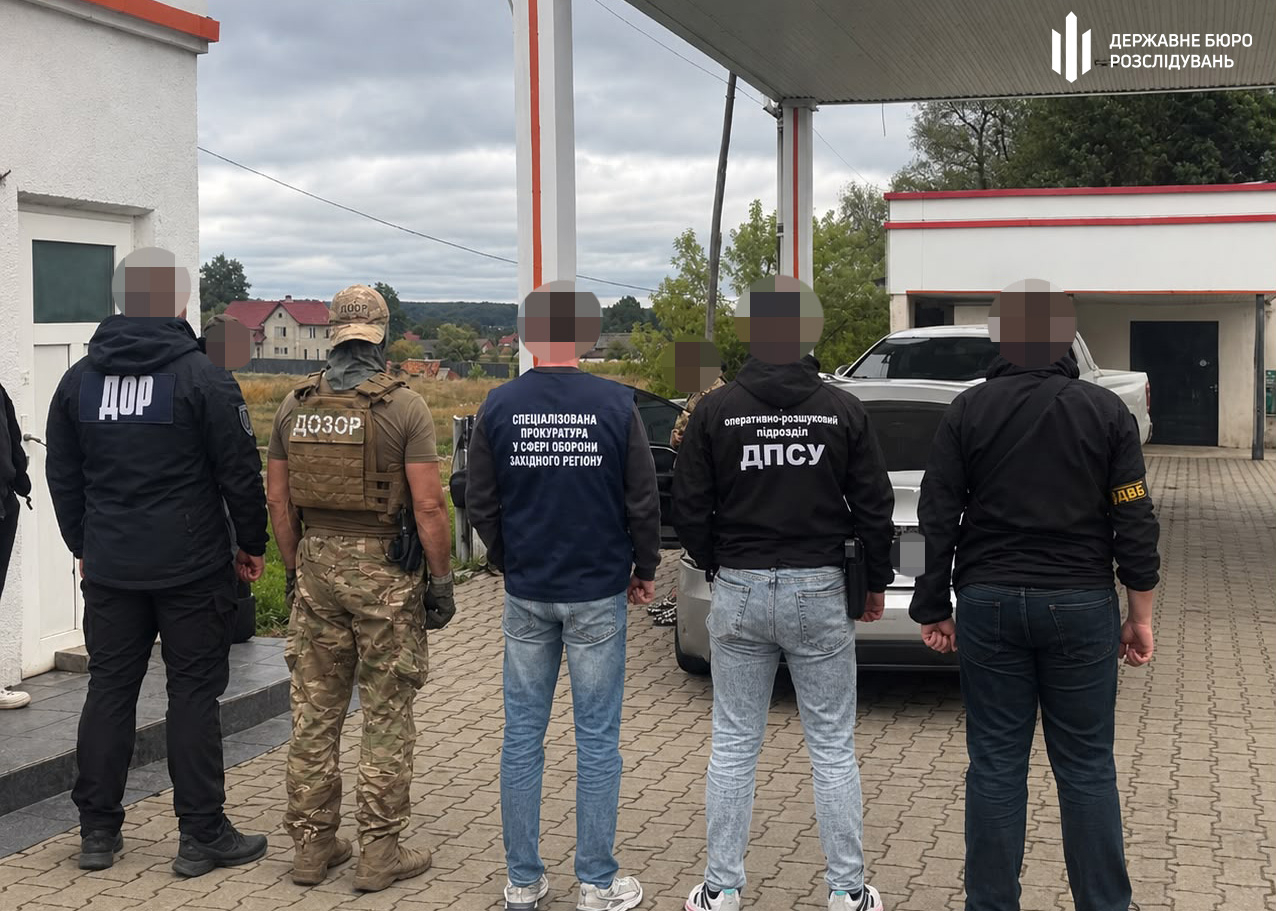 За $13 тисяч обіцяв вивезти в багажнику: ДБР викрило прикордонника, який за гроші організовував незаконний виїзд до Румунії За $13 тисяч обіцяв вивезти в багажнику: ДБР викрило прикордонника, який за гроші організовував незаконний виїзд до Румунії
