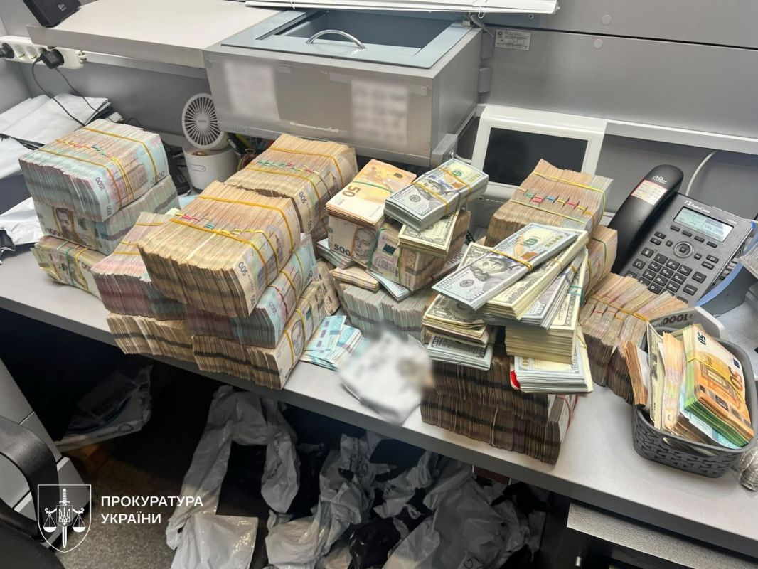 Вилучили рекордні 630 мільйонів: в Україні викрили тіньову мережу обмінників Вилучили рекордні 630 мільйонів: в Україні викрили тіньову мережу обмінників