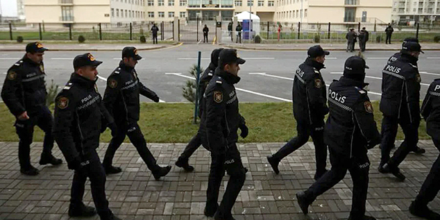 В Азербайджані відбулися протести через заборону носити хіджаби у школах: 37 людей затримано В Азербайджані відбулися протести через заборону носити хіджаби у школах: 37 людей затримано
