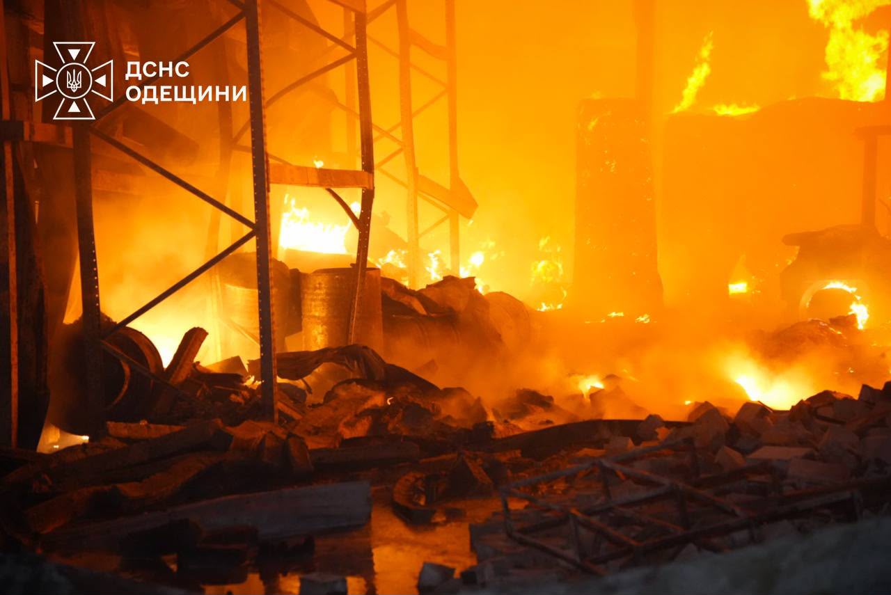 На Одещині росіяни атакували обʼєкт енергетики і цивільну інфраструктуру: четверо поранених. ФОТО На Одещині росіяни атакували обʼєкт енергетики і цивільну інфраструктуру: четверо поранених. ФОТО