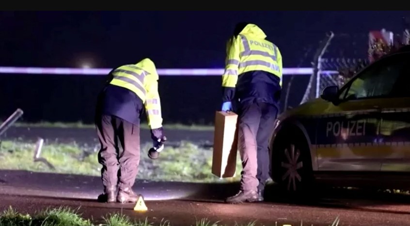В аеропорту німецького Лейпцига, де Росія намагалася здійснити теракт, прорвали огорожу біля злітно-посадкової смуги В аеропорту німецького Лейпцига, де Росія намагалася здійснити теракт, прорвали огорожу біля злітно-посадкової смуги