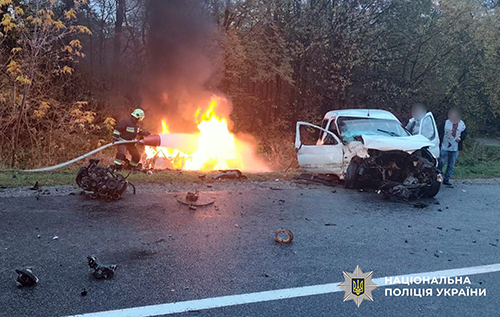 На Тернопільщині зіткнулися два автомобілі: травмовані 11 людей, серед них — троє дітей На Тернопільщині зіткнулися два автомобілі: травмовані 11 людей, серед них — троє дітей
