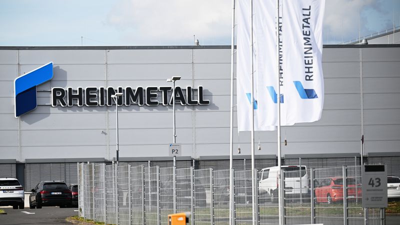 У Берліні демонстранти приклеїли себе до дороги біля заводу Rheinmetall У Берліні демонстранти приклеїли себе до дороги біля заводу Rheinmetall