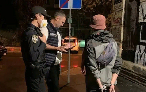 Кличко спіймав на вулиці Києва двох "графітників" і викликав поліцію. ВІДЕО