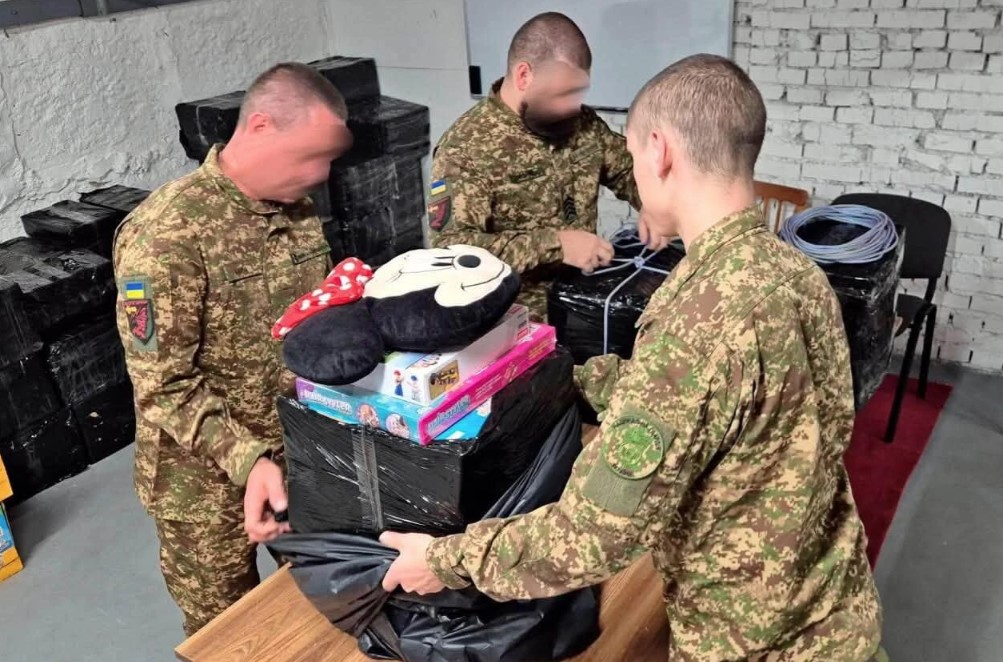 Гвардійці за допомогою дронів доставили дитяче харчування й іграшки в окуповані РФ Олешки, - Вигівський Гвардійці за допомогою дронів доставили дитяче харчування й іграшки в окуповані РФ Олешки, - Вигівський