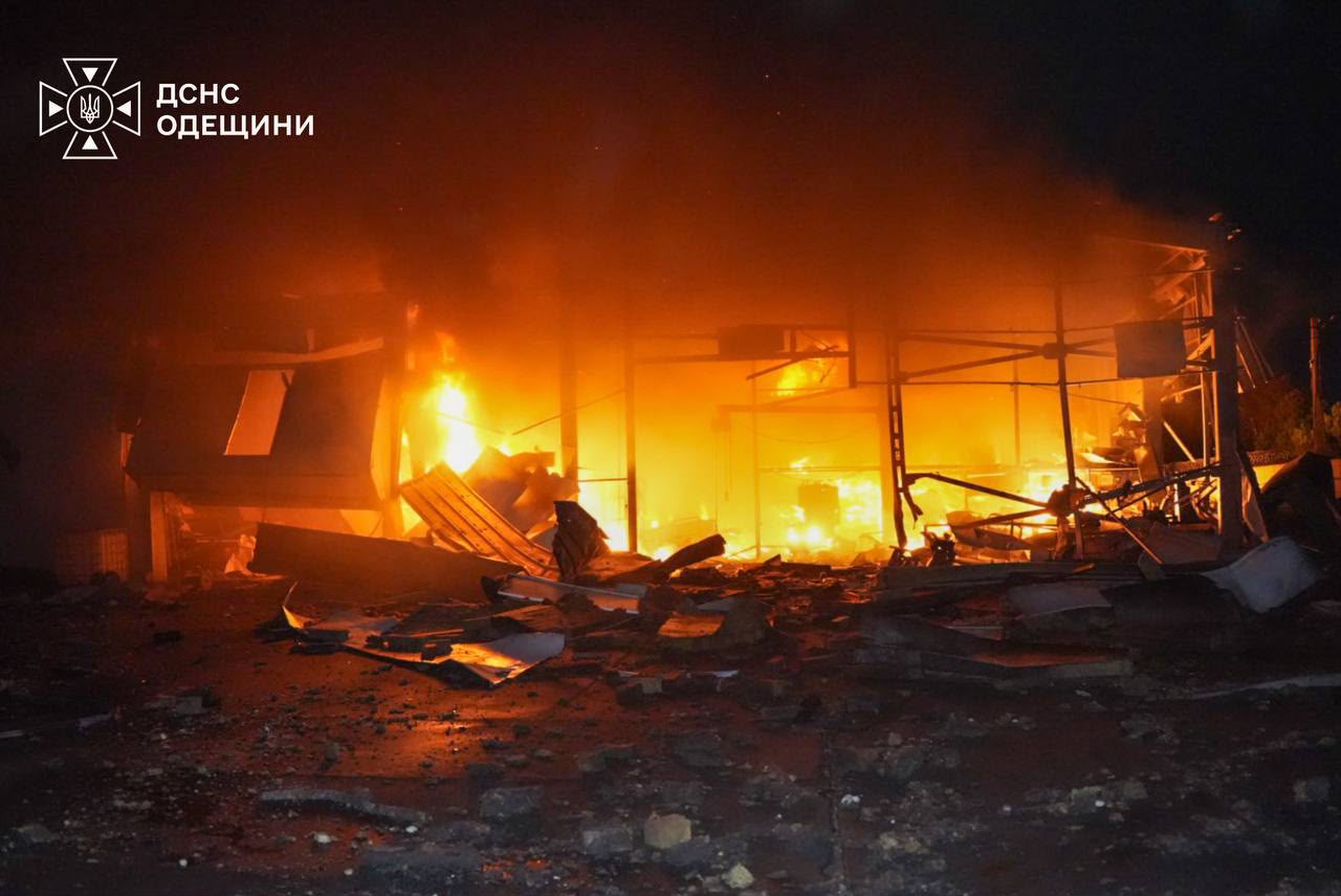 На Одещині росіяни двічі завдали удару по рятувальниках. ФОТО На Одещині росіяни двічі завдали удару по рятувальниках. ФОТО