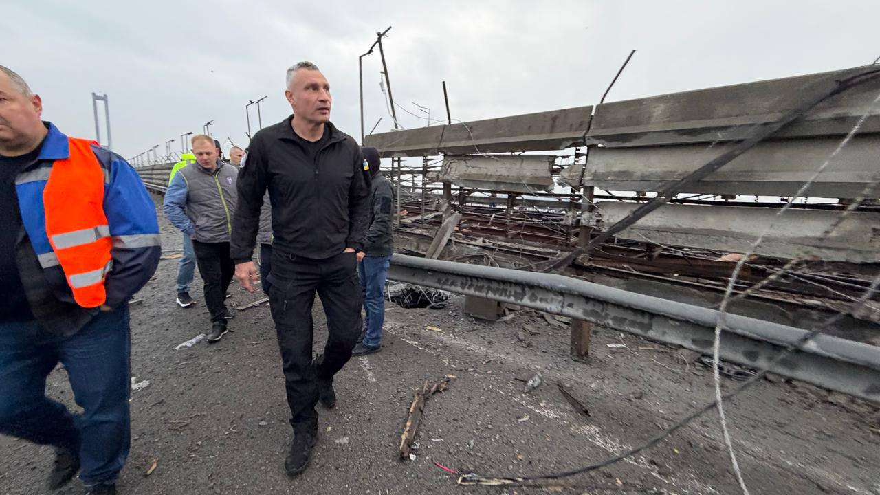 Рух наразі закритий: Кличко показав фото пошкодженого Південного мосту в Києві після нічних ударів РФ Рух наразі закритий: Кличко показав фото пошкодженого Південного мосту в Києві після нічних ударів РФ