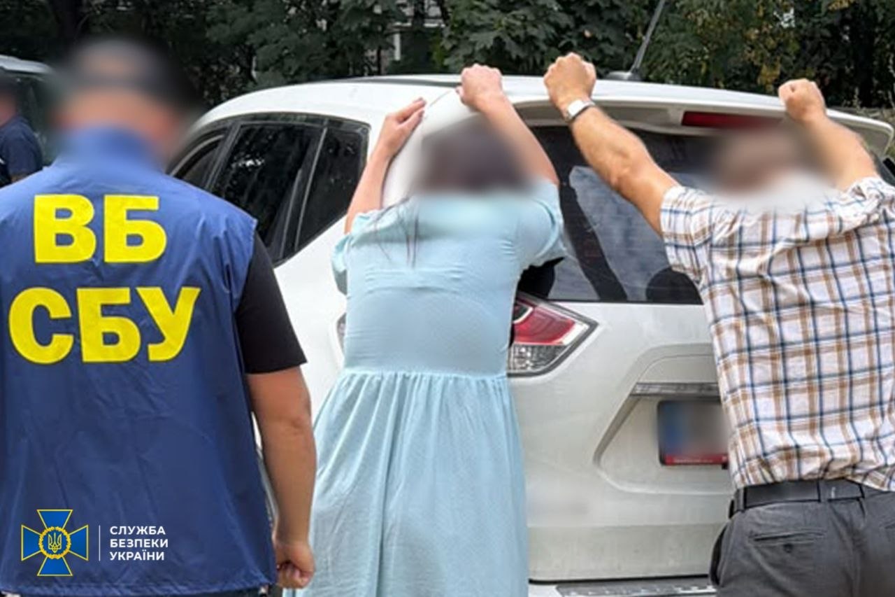 У Києві затримали двох адвокатів, яких підозрюють у вимаганні 150 тисяч доларів з виробника дронів У Києві затримали двох адвокатів, яких підозрюють у вимаганні 150 тисяч доларів з виробника дронів