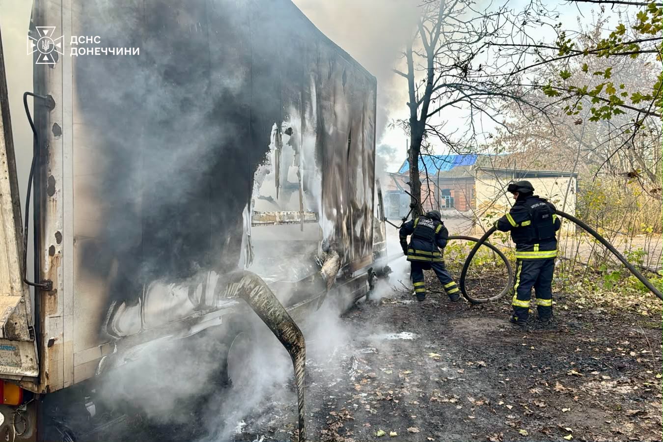 У Краматорську рятувальники потрапили під повторну атаку. ФОТО У Краматорську рятувальники потрапили під повторну атаку. ФОТО