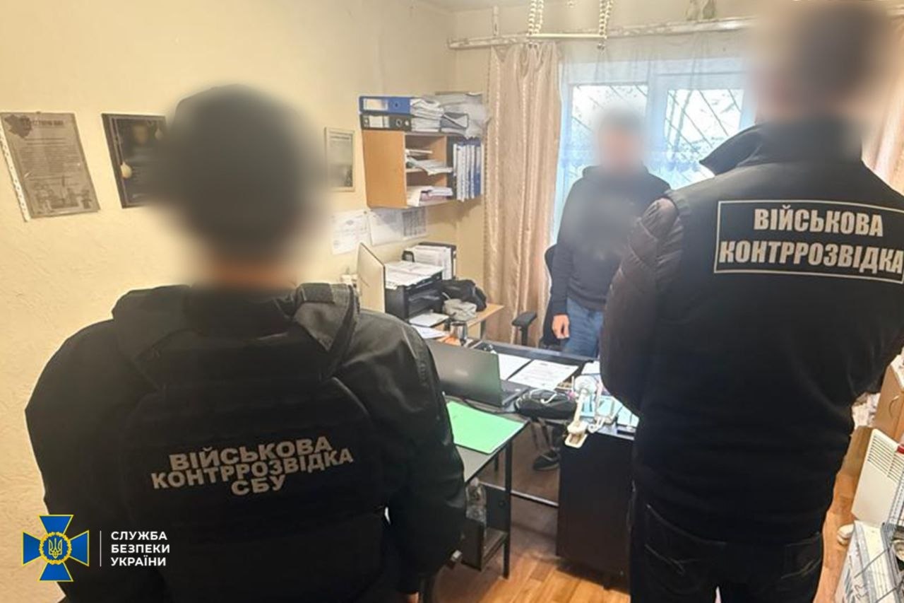 Правоохоронці затримали ділків, які привласнили понад 16 млн грн на закупівлях дронів для ЗСУ. ФОТО Правоохоронці затримали ділків, які привласнили понад 16 млн грн на закупівлях дронів для ЗСУ. ФОТО