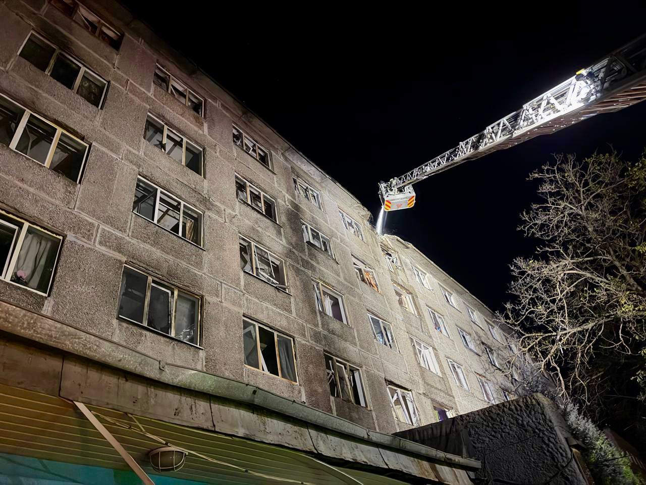 Вночі РФ атакувала Дніпро: ворог повторно вдарив по залізничному вокзалу, у місті блекаут. Також сьогодні в Дніпрі день жалоби