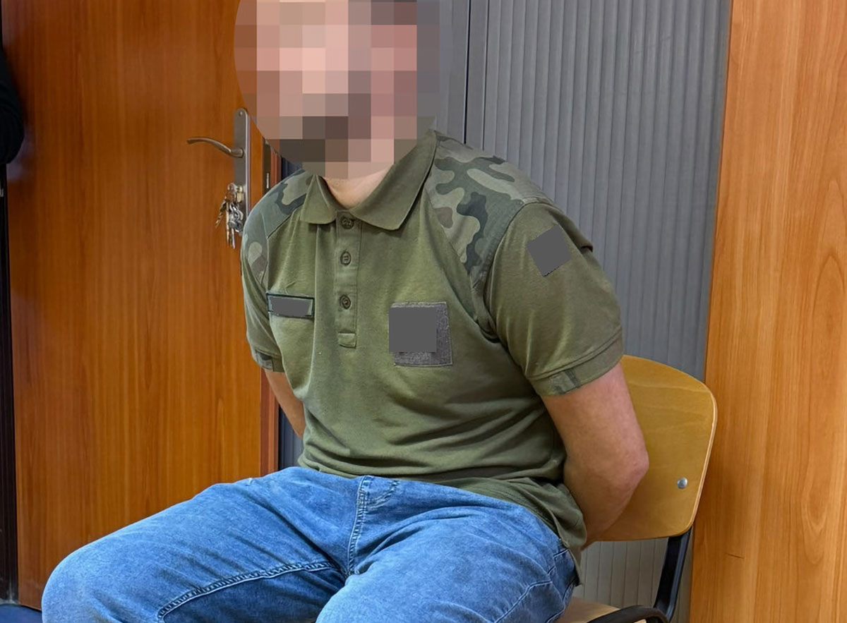 У Варшаві чоловік напав із ножем на українців в автобусі: його затримали