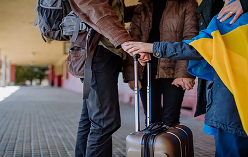 У Польщі та Німеччині зростає невдоволення через наплив біженців з України, – Politico У Польщі та Німеччині зростає невдоволення через наплив біженців з України, – Politico