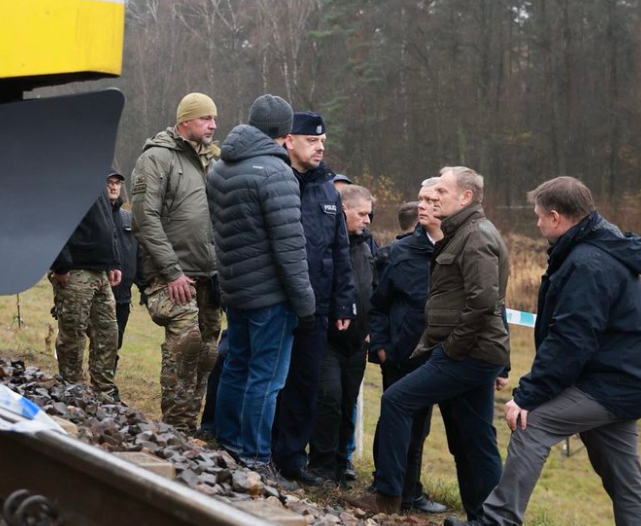 Туск: залізницю між Варшавою і Любліном пошкодив вибух, це була диверсія