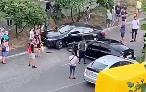 В Киеве на Позняках водитель после литра водки разбил четыре машины. ВИДЕО