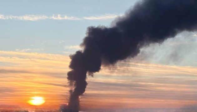 Хусити атакували комерційне судно у Червоному морі, загинули троє пакистанців Хусити атакували комерційне судно у Червоному морі, загинули троє пакистанців