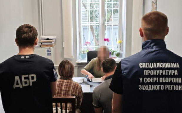 Два роки не з’являлася на службу, але отримала понад 1,5 млн грн: за матеріалами ДБР судитимуть військовослужбовицю та екскомбата Два роки не з’являлася на службу, але отримала понад 1,5 млн грн: за матеріалами ДБР судитимуть військовослужбовицю та екскомбата