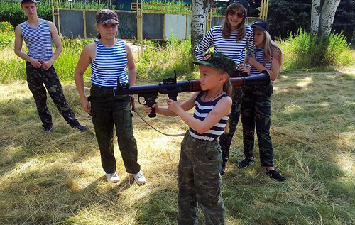На окупованих територіях за наказом Москви дітей навчають вбивати, – блогер