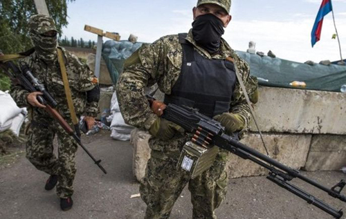 "Ватница" из "ДНР" возмутилась, что боевики на блокпостах занимаются грабежами
