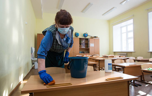 Школи в Україні можуть закрити на карантин. Вчителі б'ють на сполох, влада заспокоює