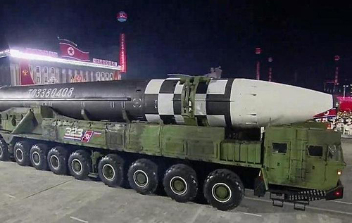 Парад в КНДР: новая баллистическая ракета и пожелания здоровья миру, объятому пандемией. ВИДЕО
