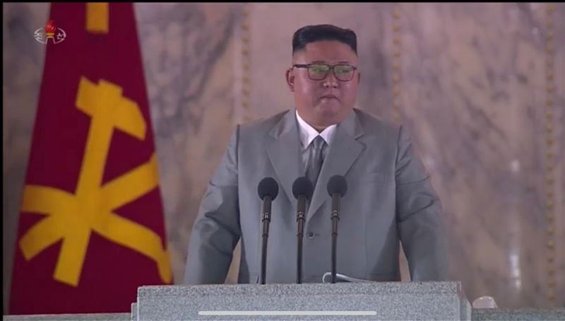 Ким Чен Ын прослезился на военном параде. ВИДЕО