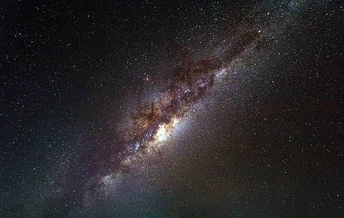За пределами Млечного Пути обнаружено необъяснимо много света – вдвое больше, чем могут излучать галактики