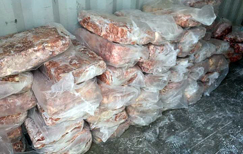 На консервном заводе в Крыму обнаружили пять тонн мясопродуктов неизвестного происхождения