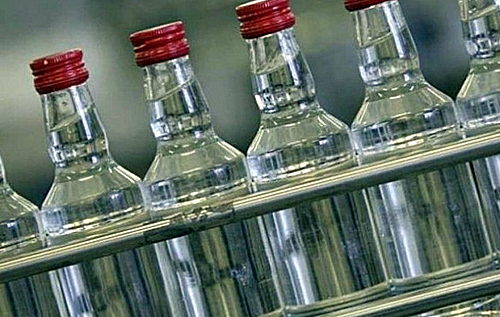 Експерт розповів, що серед усіх алкогольних напоїв в Україні найчастіше підробляють горілку