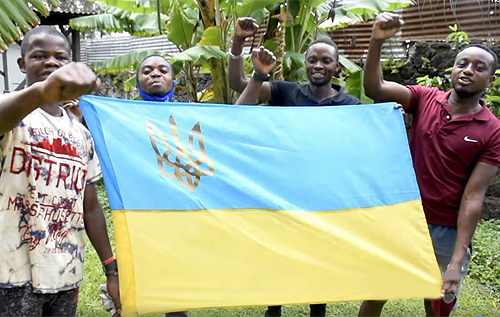 Жителі Конго зворушливо привітали українських військовослужбовців з Днем Збройних сил України. ВІДЕО