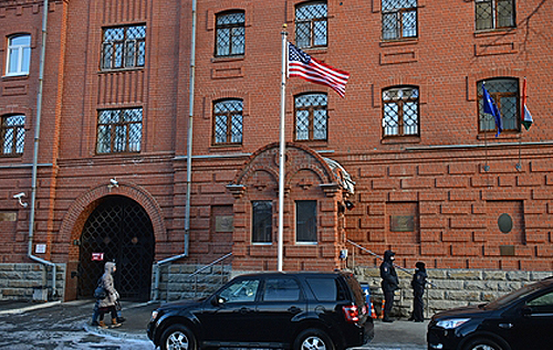 США решили закрыть два последних консульства в России